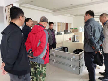 河南省建設(shè)廳科技與標(biāo)準(zhǔn)處康處長(zhǎng)、河南省建筑協(xié)會(huì)段秘書長(zhǎng)、河南省建筑科學(xué)研究院黃工等一行蒞臨考察
